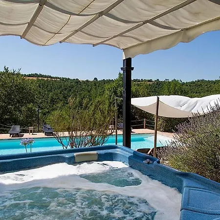 Sleeps 6 With Pool דירה *