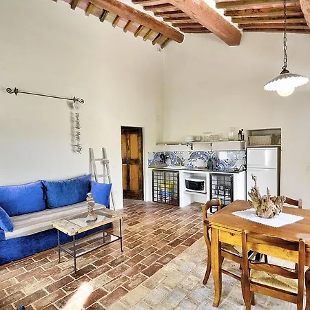 Sleeps 6 With Pool